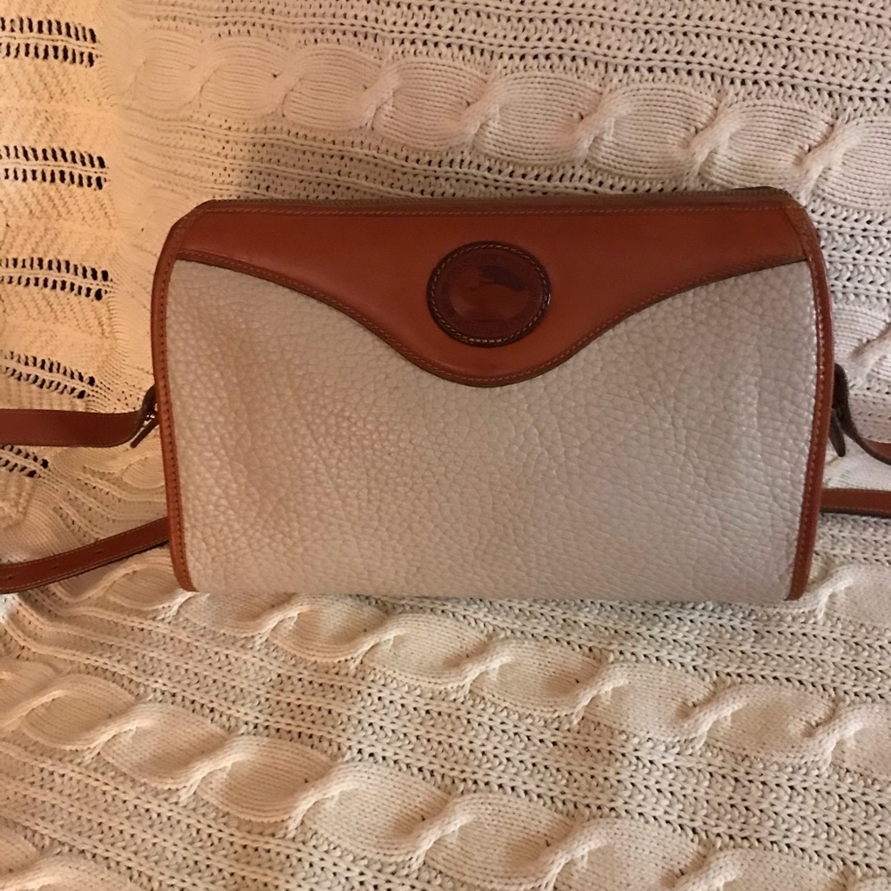 Vintage Dooney & Bourke crossbody bag. Clean